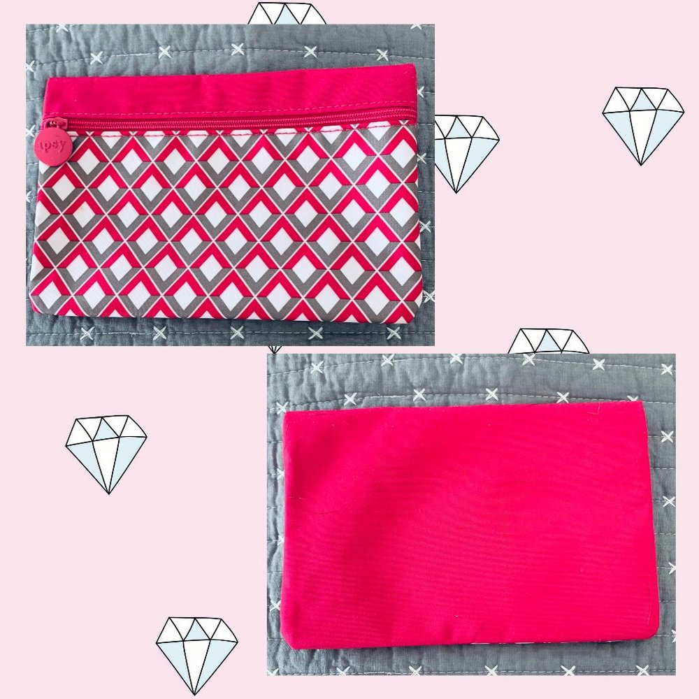 B2️⃣G1️⃣ Ipsy Pink Diamond Pattern Make Up Bag NWOT
